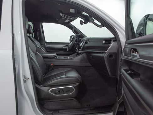 Used 2025 Jeep Wagoneer Series II RWD image 18