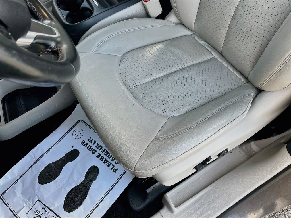 Used 2018 Chrysler Pacifica Touring-L w/ Premium Audio Group FWD image 18