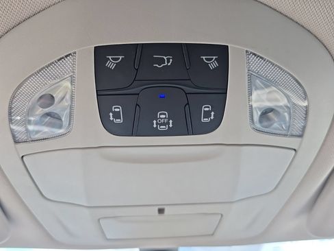 Used 2023 Chrysler Pacifica Touring-L FWD image 33