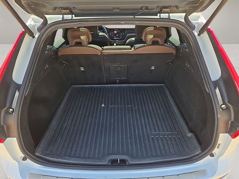 Used 2023 Volvo XC60 B5 Plus image 12