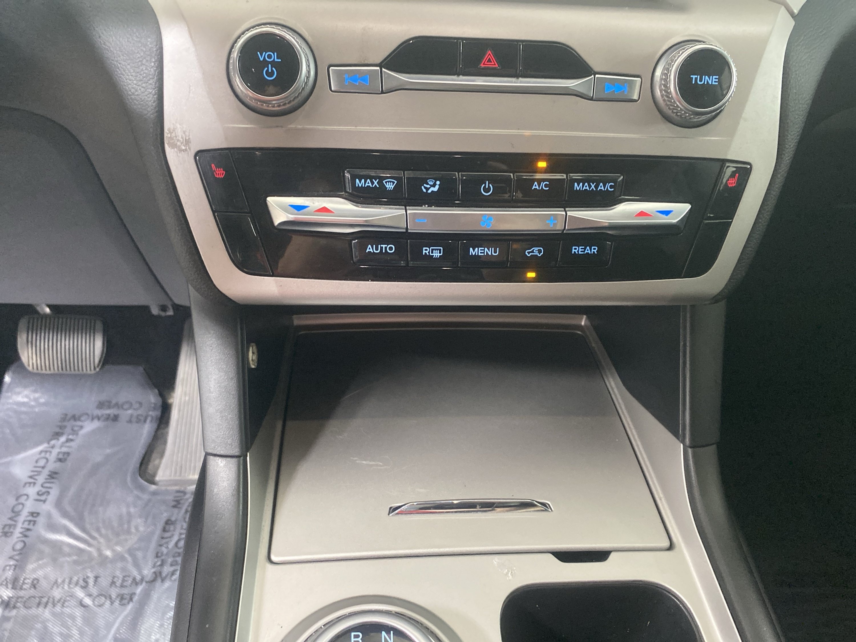 Used 2023 Ford Explorer XLT AWD/4WD image 23