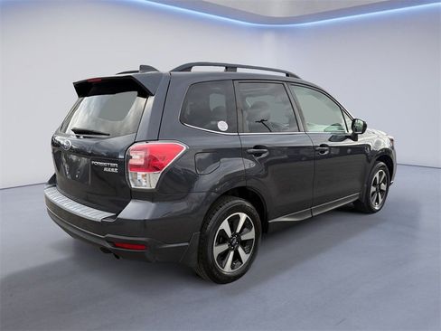 Used 2017 Subaru Forester 2.5i Limited image 3