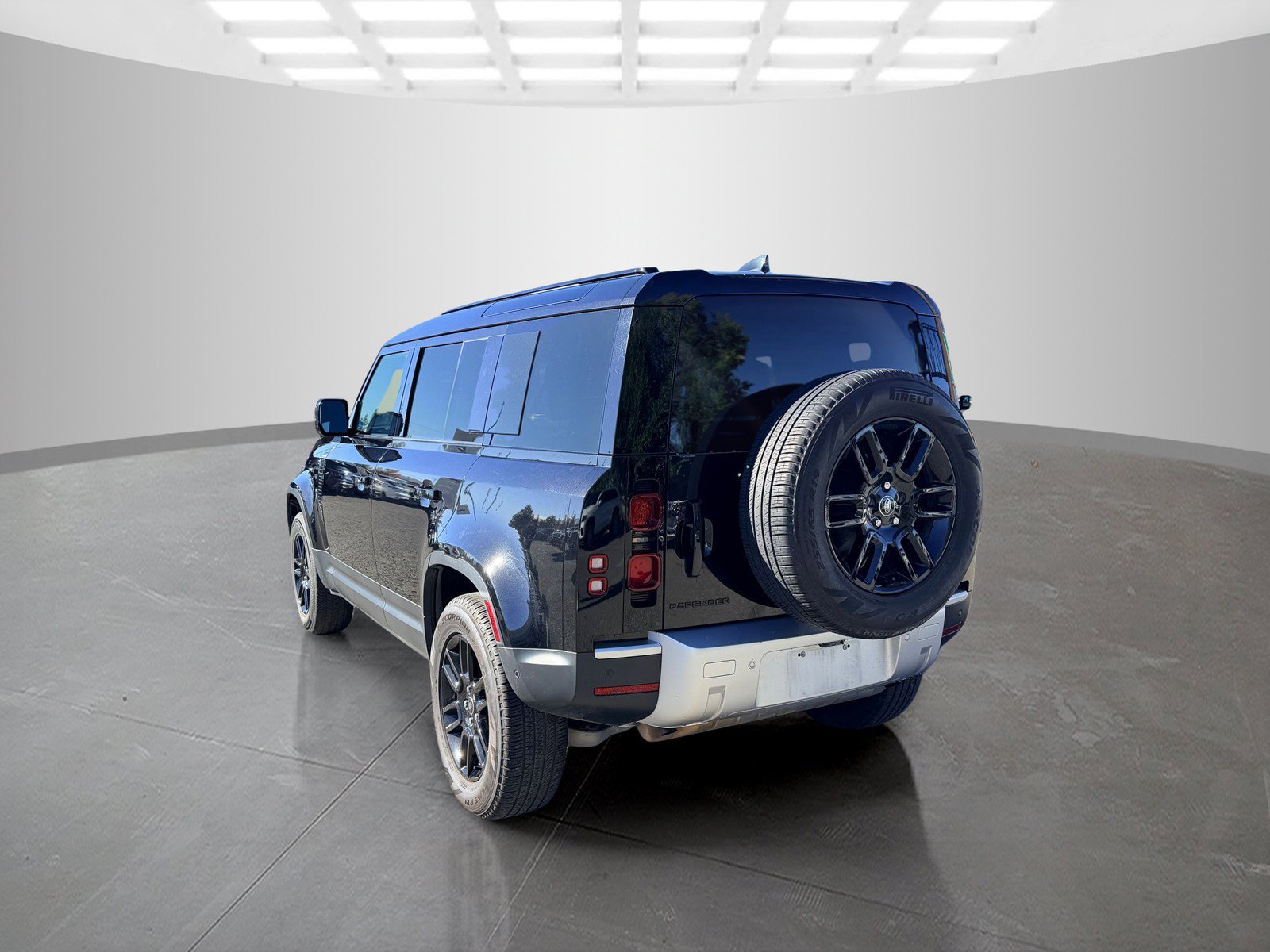 Used 2025 Land Rover Defender 110 S AWD/4WD image 7