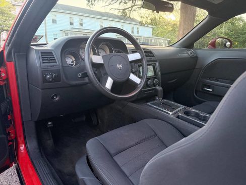 Used 2010 Dodge Challenger R/T RWD image 7