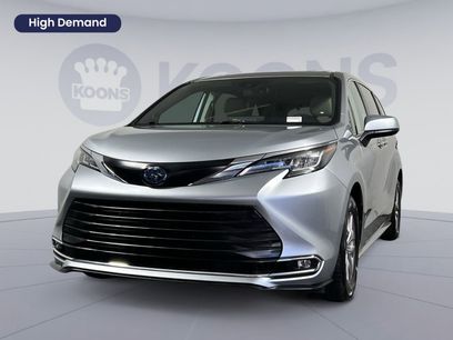 Used 2022 Toyota Sienna XLE