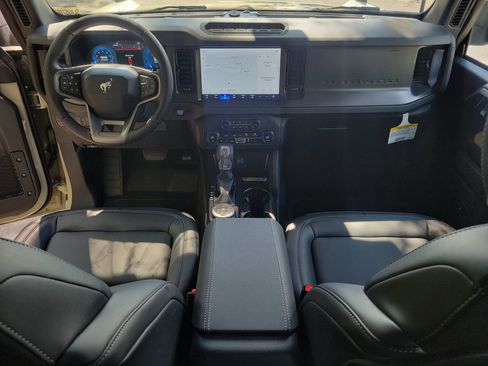 New 2025 Ford Bronco Badlands image 12