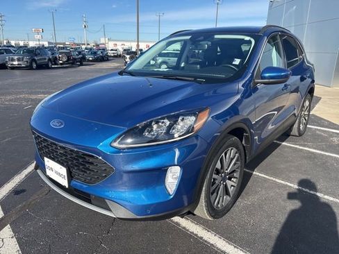 Used 2022 Ford Escape Titanium w/ Class II Trailer Tow Package image 5