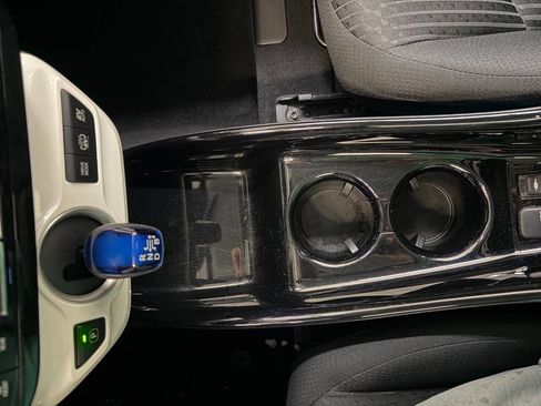 Used 2017 Toyota Prius Prime Premium image 18