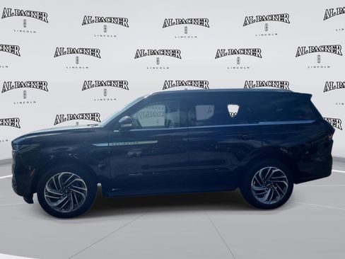 New 2026 Lincoln Navigator Premiere AWD/4WD image 2