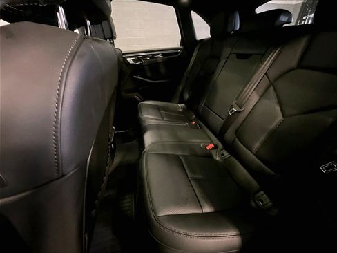 Certified 2023 Porsche Macan image 22