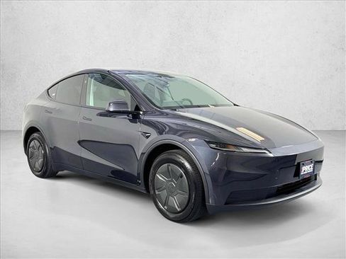 Used 2026 Tesla Model Y AWD image 3