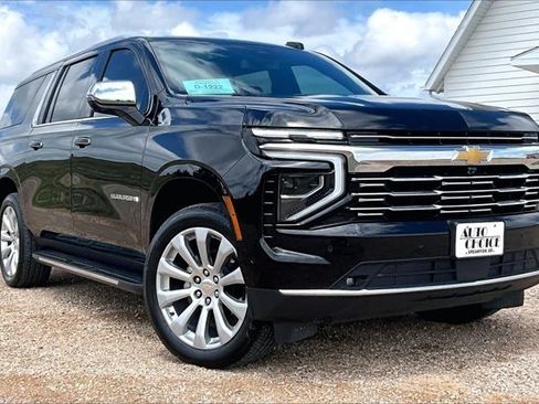 Used 2025 Chevrolet Suburban Premier w/ Sun And Tow Package AWD/4WD image 3