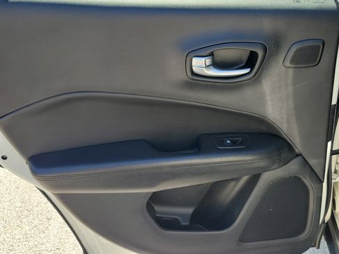 Used 2021 Jeep Compass Latitude w/ Sun and Sound Group image 17