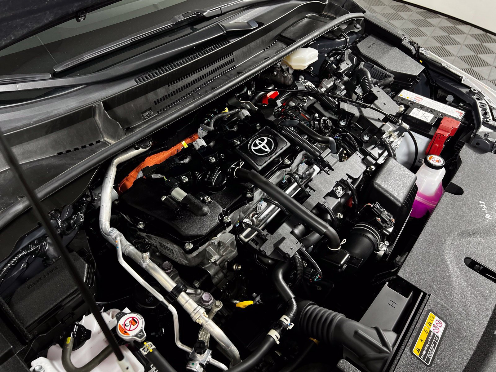 Certified 2025 Toyota Corolla LE FWD image 9