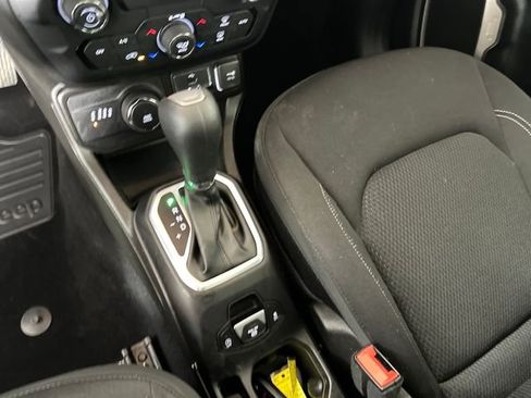 Used 2023 Jeep Renegade Latitude w/ Sun/Sound Group image 20