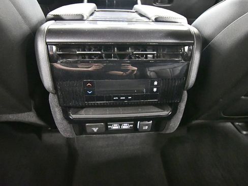 Used 2024 Jeep Wagoneer 4WD w/ Premium Group I image 17