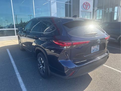 Used 2020 Toyota Highlander XLE AWD/4WD image 8