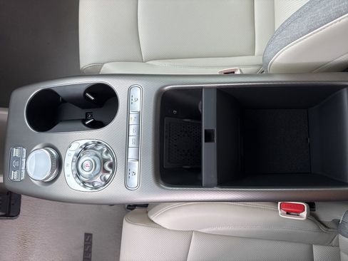 Used 2024 Genesis GV60 RWD image 30