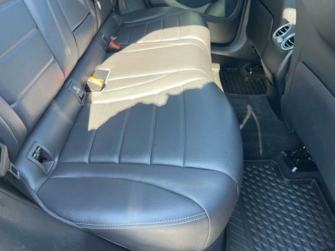 Used 2020 Mercedes-Benz GLC 300 4MATIC image 13