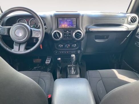 Used 2016 Jeep Wrangler Unlimited Sahara w/ Max Tow Package AWD/4WD image 10