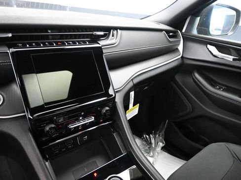 New 2025 Jeep Grand Cherokee Laredo X w/ Luxury Tech Group I image 24