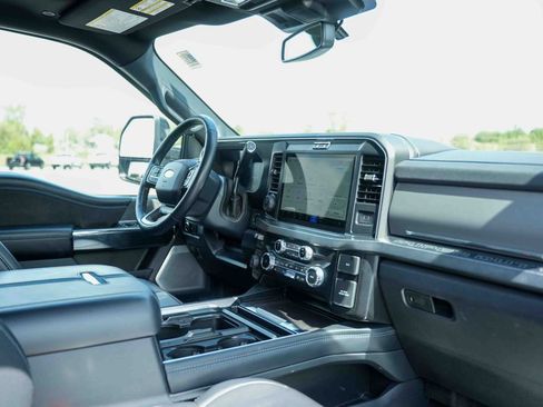 Used 2025 Ford F250 Platinum AWD/4WD image 13