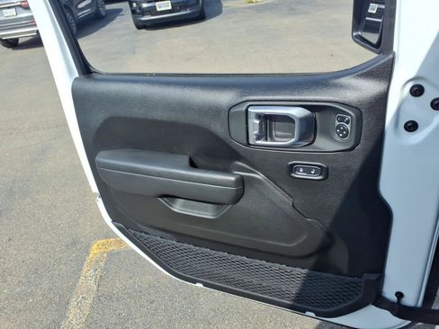 Used 2025 Jeep Wrangler Unlimited Rubicon 4xe w/ Convenience Group AWD/4WD image 21