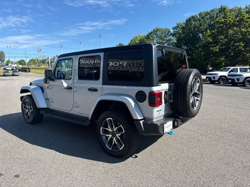 Used 2024 Jeep Wrangler Unlimited w/ Convenience Group AWD/4WD image 3