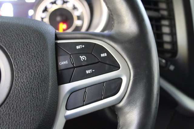 Used 2018 Jeep Cherokee Trailhawk AWD/4WD image 15