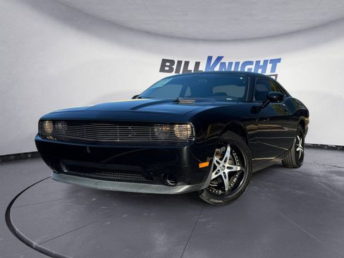 Used 2014 Dodge Challenger SXT image 1