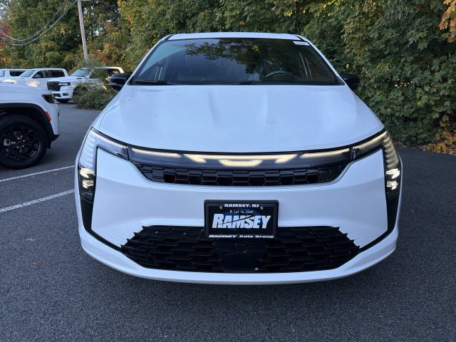New 2027 Chrysler Pacifica Select AWD/4WD image 3