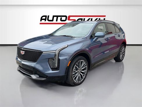 Used 2024 Cadillac XT4 Sport image 3