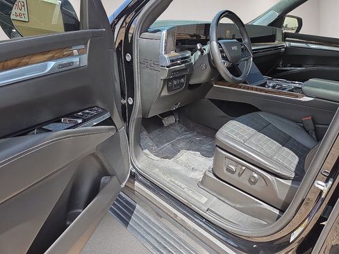 Used 2025 Cadillac Escalade Sport Platinum RWD image 22