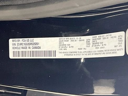 Used 2025 Chrysler Pacifica Limited FWD image 35