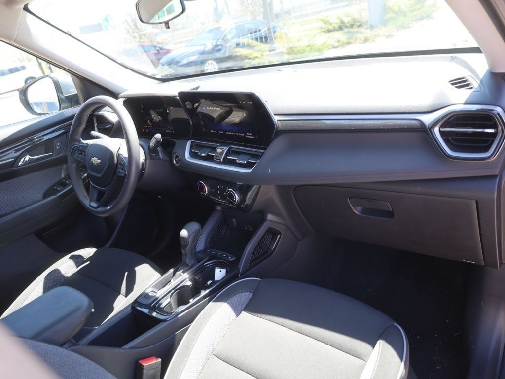 Used 2025 Chevrolet TrailBlazer LT FWD image 15