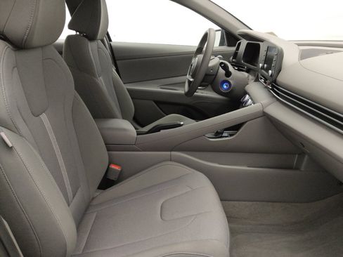 Used 2024 Hyundai Elantra SE image 21