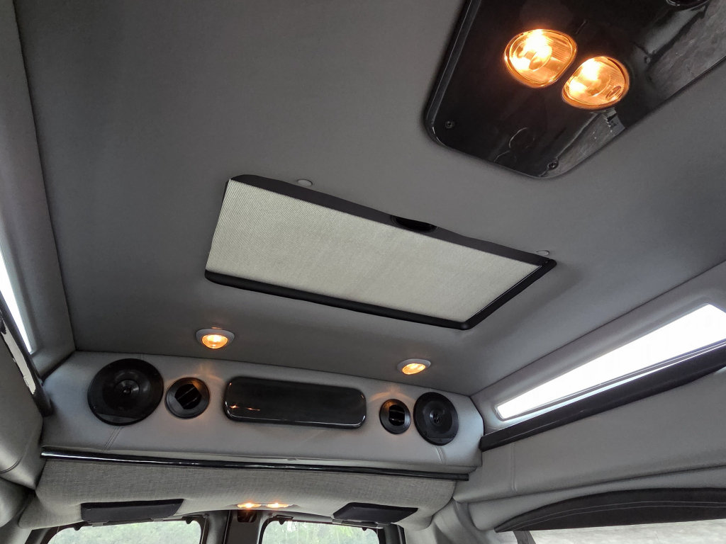 Used 2021 Chevrolet Express 2500 LS w/ Enhanced Convenience Package RWD image 19