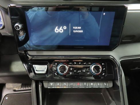 Used 2025 GMC Sierra 2500 AT4X image 13