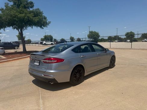 Used 2020 Ford Fusion SE w/ Equipment Group 151A FWD image 5