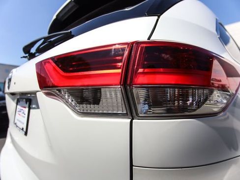 Used 2017 Toyota Highlander Limited w/ Carpet Mat Package image 42