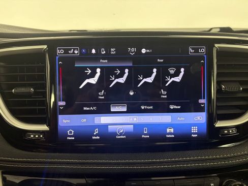 Used 2022 Chrysler Pacifica Touring-L FWD image 23