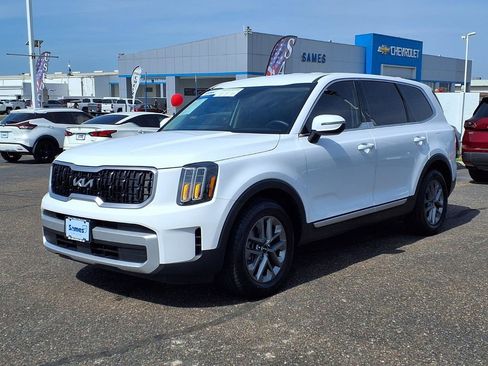 Used 2024 Kia Telluride LX FWD image 4