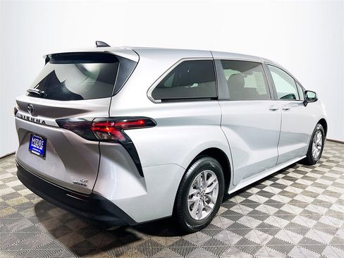 Certified 2024 Toyota Sienna LE image 8