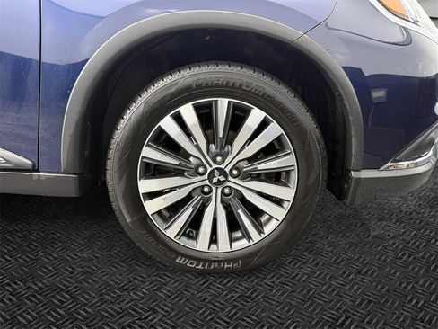 Used 2020 Mitsubishi Outlander ES image 11