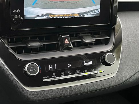 Used 2025 Toyota Corolla LE FWD image 17