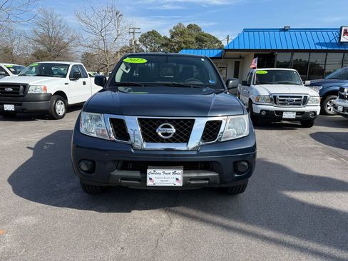 Used 2017 Nissan Frontier SV image 2