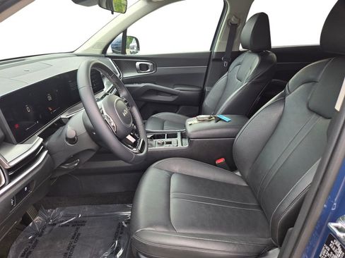 Certified 2025 Kia Sorento S w/ Panoramic Sunroof Package FWD image 17