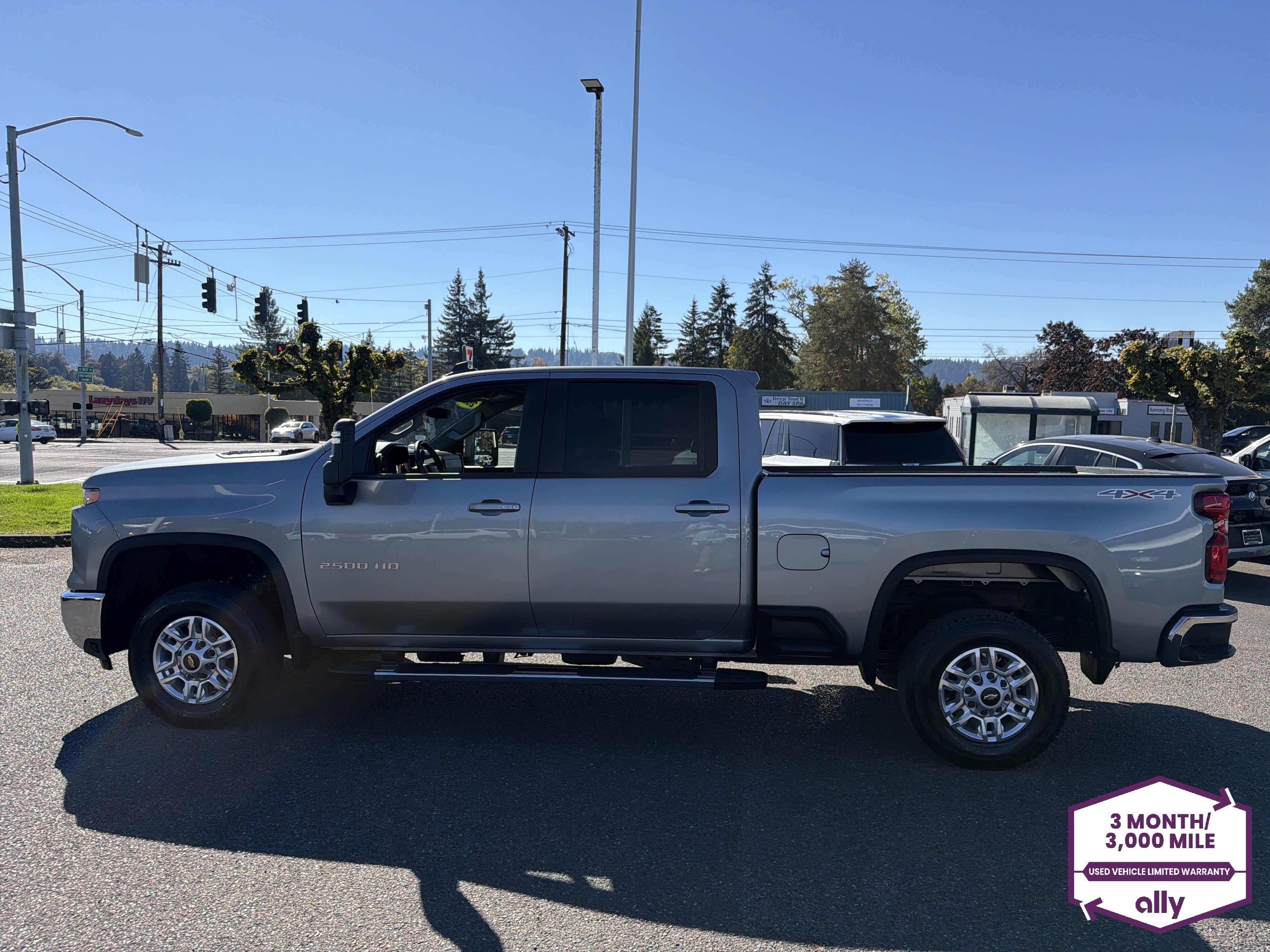 Used 2025 Chevrolet Silverado 2500 LT w/ Convenience Package AWD/4WD image 2