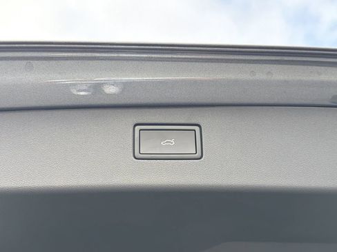 New 2026 Volkswagen Tiguan SE R-Line FWD image 15