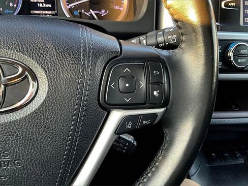 Used 2019 Toyota Highlander XLE image 14
